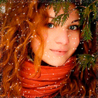 99px.ru аватар Красивая рыжая девушка с голубыми глазами под елкой