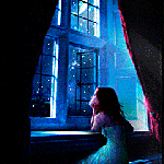 99px.ru аватар Девушка сидит у окна, подперев рукой голову и смотрит как в темноте тихо падает снег