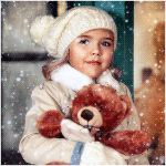 99px.ru аватар Девочка, стоящая под снегопадом, обнимает игрушечного медведя