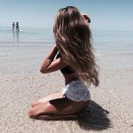 99px.ru аватар Девушка сидит на пляже