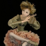 99px.ru аватар Девушка кукла держит коробку