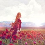 Аватар Девушка стоит в поле цветов