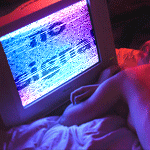 99px.ru аватар Девушка спит при включенном телевизоре на котором написано no signal