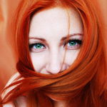 99px.ru аватар Девушка с рыжими волосами закрывает лицо прядью волос