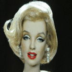 Аватар Кукла Мерилин Монро / Marylin Monroe на черном фоне
