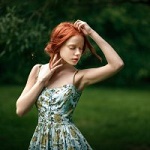 99px.ru аватар Девушка держит руку у головы