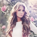 Аватар Девушка стоит на фоне куста с розовыми розами