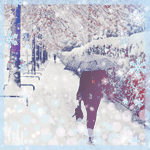 Аватар Девушка под зонтом идет по улице зимнего города