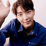 99px.ru аватар Южнокорейский актер Ли Джун Ки | Lee Joon Ki, улыбается и машет рукой