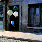 99px.ru аватар Из дверей вылетают воздушные шары