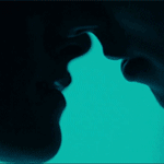 99px.ru аватар Кристен Стюарт / Kristen Stewart в роли Нии и Николас Холт / Nicholas Hoult в роли Сайлоса из фильма Равные / Equals собираются поцеловаться