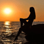 99px.ru аватар Девушка на камне на фоне заката