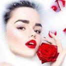 Аватар Девушка с розой у лица