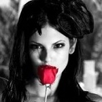 Аватар Девушка с красной розой у лица