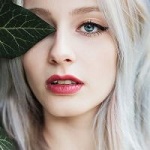Аватар Девушка прикрыла глаз зеленым листком, by Jovana Rikalo