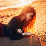 99px.ru аватар Девушка лежит на песке, фотограф Marat Safin