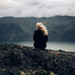 Аватар Девушка сидит к нам спиной, фотограф Marat Safin