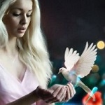 99px.ru аватар В руках девушки голубь