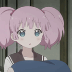 99px.ru аватар Чинацу Йошикава / Chinatsu Yoshikawa из аниме Лилии на ветру / Yuru Yuri закрывается подушкой
