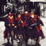 99px.ru аватар Гарри Поттер / Harry Potter гуляет по улице с друзьями