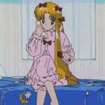 Аватар Главная героиня аниме Красавица-воин Сейлор Мун / Bishoujo Senshi Sailor Moon Усаги Цукино / Usagi Tsukino расчесывает волосы, сидя на кровати в пижаме