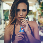99px.ru аватар Девушка в купальнике пьет пепси