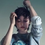 99px.ru аватар Девушка держит руки у головы, by Astri-Lohne