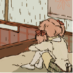 99px.ru аватар Мадока Канамэ / Madoka Kaname из аниме Девочка-волшебница Мадока Магика / Mahou Shoujo Madoka Magica обхватив ноги сидит в комнате на кровати, за окном серый дождь