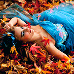 99px.ru аватар Девушка лежит в осенней листве под листопадом