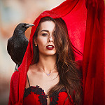 Аватар Девушка с вороном на плече, фотограф Marion Laplace