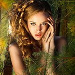 Аватар Девушка держит руки у лица, фотограф Marion Laplace