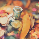 99px.ru аватар Стеклянная бутылочка в осенней листве