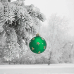 99px.ru аватар Зеленый шарик на еловой ветке