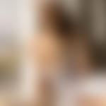 Аватар Модель Marisabel позирует у окна
