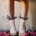 99px.ru аватар Ножки девушки в туфельках и носочках с цветами