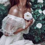 99px.ru аватар Девушка с белой розой в руке
