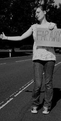 Аватар вконтакте девушка с табличкой (far away)