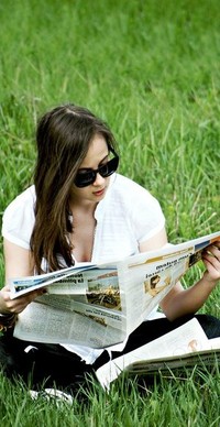 Аватар вконтакте читает газету