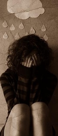Аватар вконтакте девушка закрыла лицо руками ,над ней бумажная тучка
