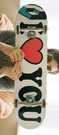 Аватар вконтакте на скейте написано I love you