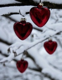 99px.ru аватар новогодние шарики в виде сердечек на дереве