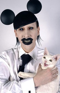 Аватар вконтакте Marilyn Manson со своей кошкой Лили