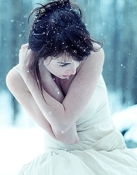 99px.ru аватар Замерзшая девушка под снегом