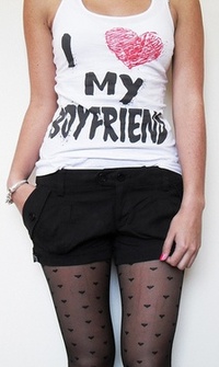 99px.ru аватар Девушка в майке с надписью I love my boyfriend