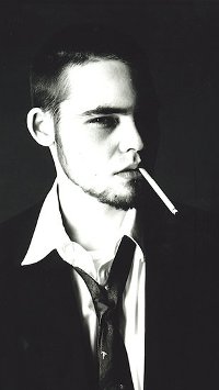 99px.ru аватар Курящий парень в костюме