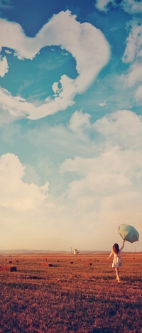 99px.ru аватар Девушка с зонтом на фоне неба с сердцем