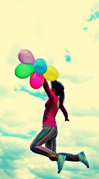 Аватар вконтакте Девушка с воздушными шарами прыгает до неба
