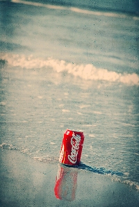 99px.ru аватар Банка Coca-Cola на морском побережье