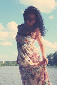 Аватар вконтакте Девушка на фоне воды