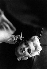 Аватар вконтакте Курящая Мерлин Монро (Marilyn Monroe)
